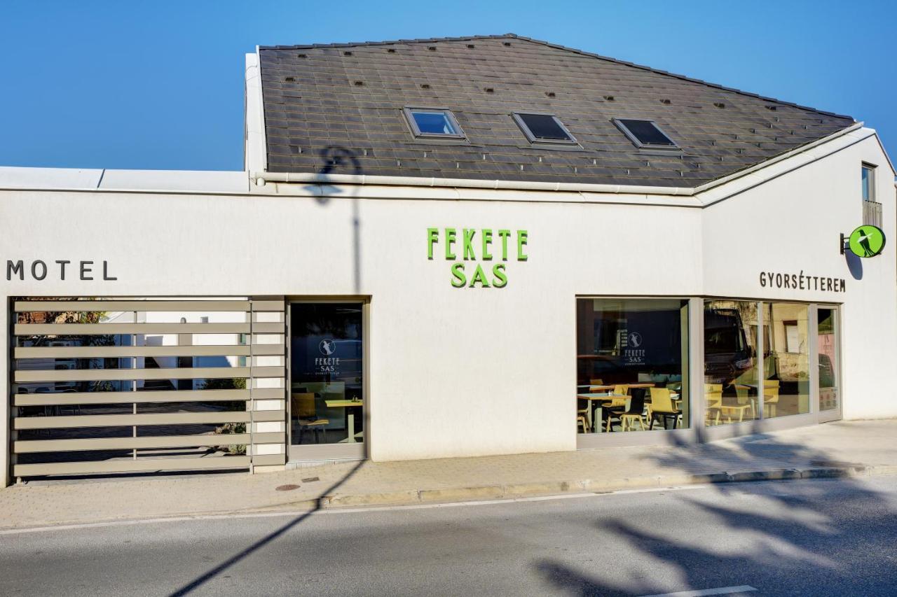 Fekete Sas Motel Esztergom Exterior foto